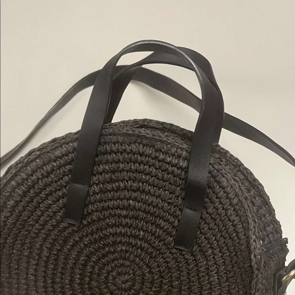 H&M Black Circular Crossbody Bag / with handles